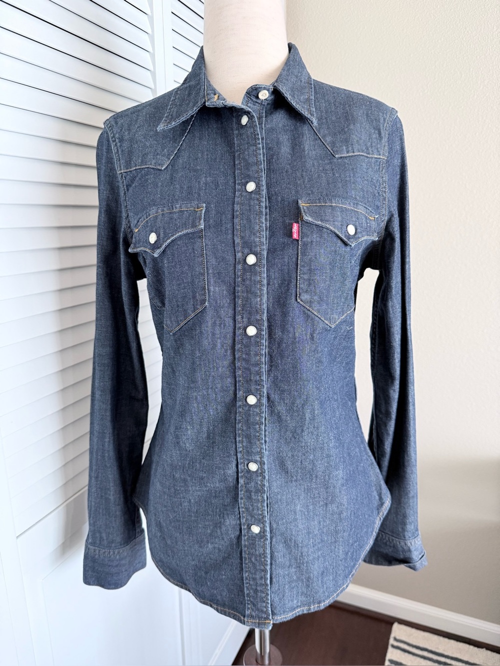 Levis Womens Dark Denim Snap-Front Western Shirt Size Small EUC